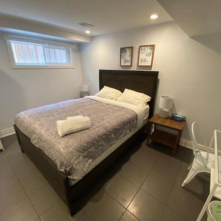 Yonge And Finch Subway !S Spacious And Modern Private Bd With Shared Bathroom Toronto Eksteriør bilde