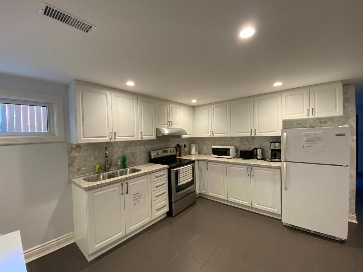 Yonge And Finch Subway !S Spacious And Modern Private Bd With Shared Bathroom Toronto Eksteriør bilde